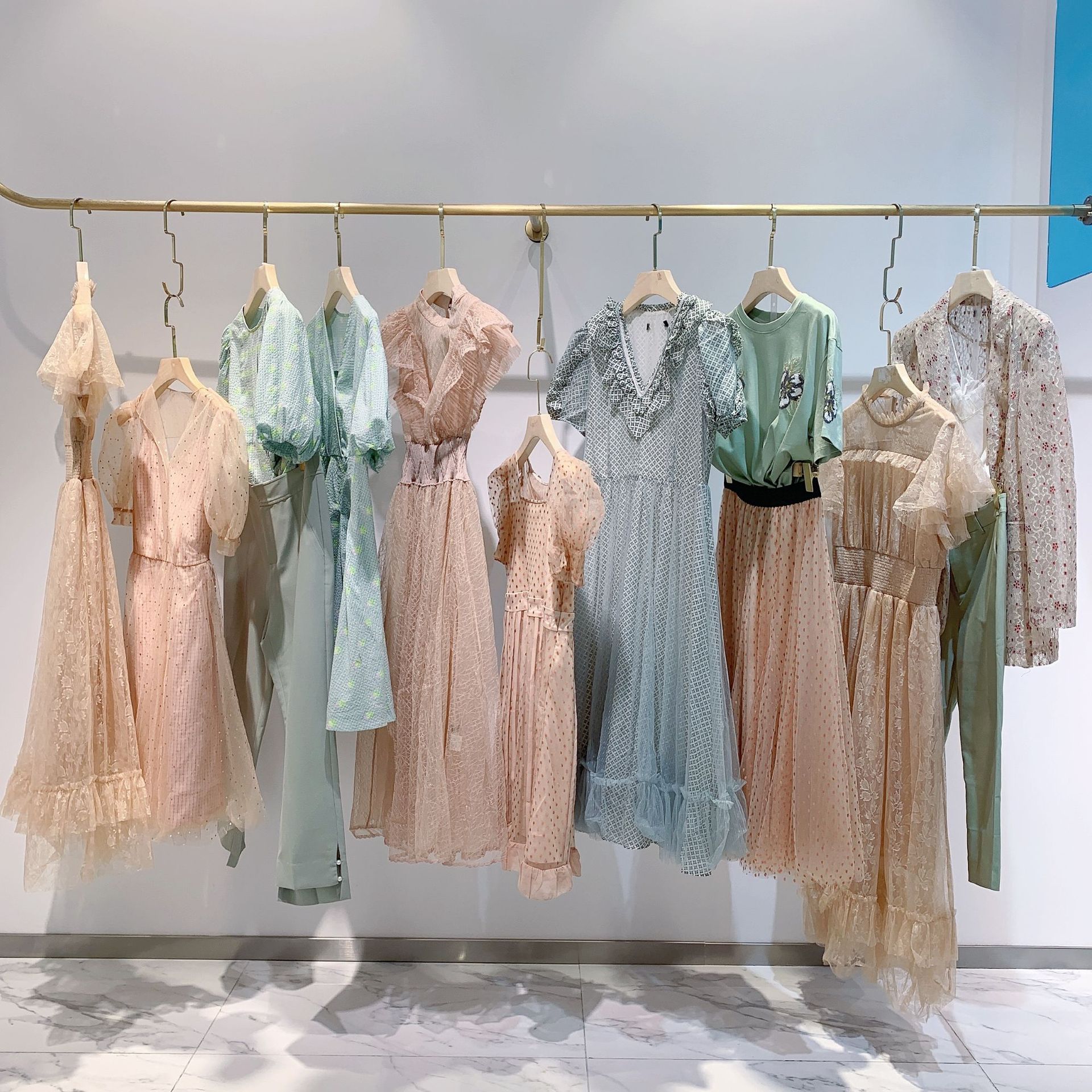 蒂言2022年夏装品牌折扣女装进货批发 女装折扣店反季节备货神器