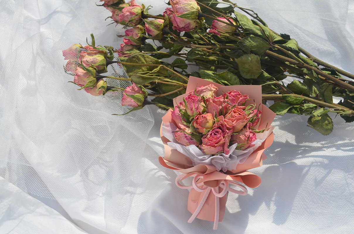 39成交3件相似干花花束满天星纸筒迷你花束礼盒