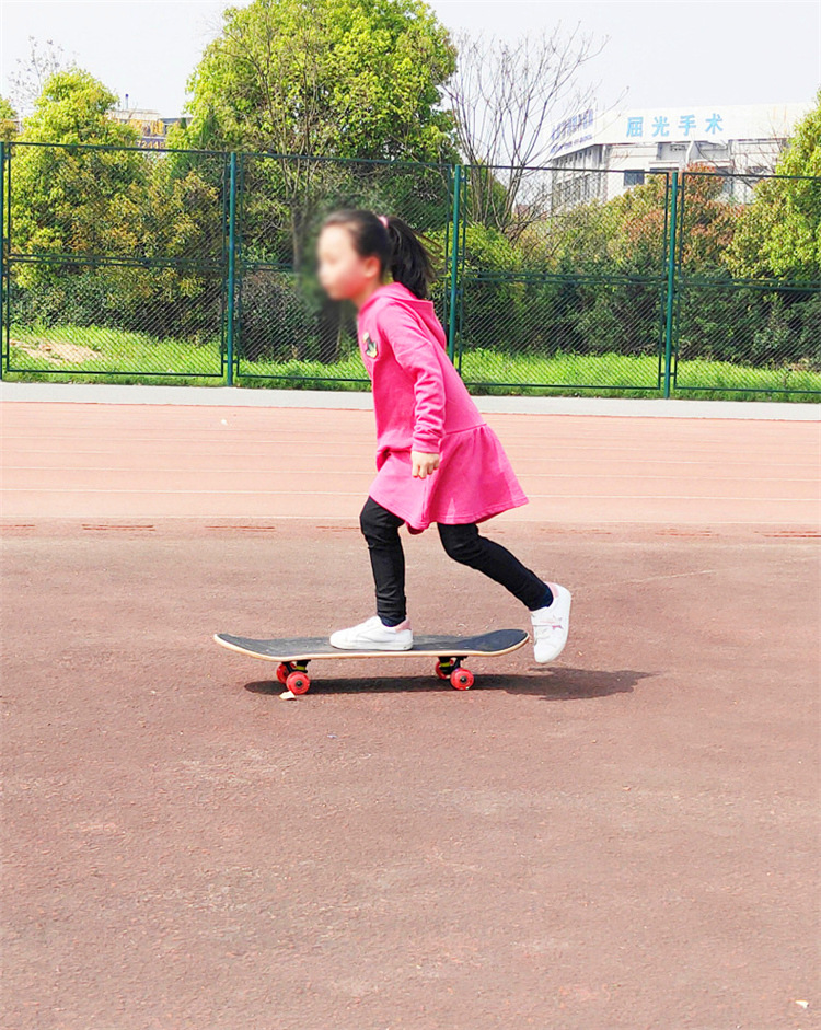 批发四轮滑板车青少年儿童初学者成人板男孩女生户外双翘枫木滑板