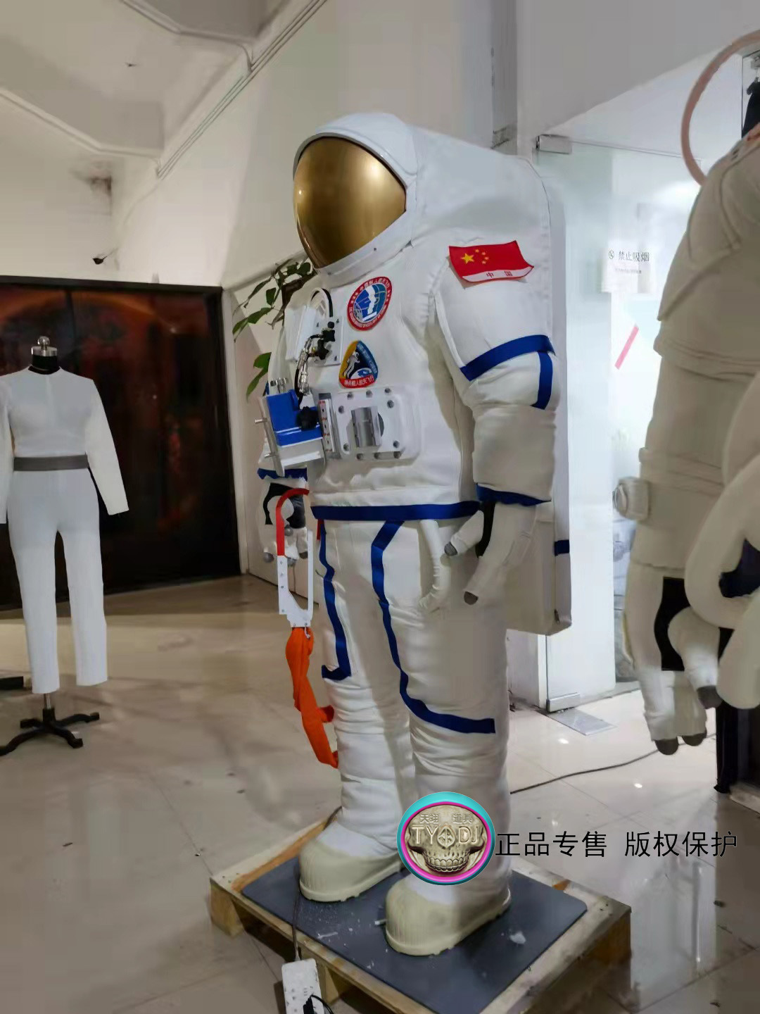 卡通人偶表演服仿真太空服航天服装舱内y-107中国二代宇航服