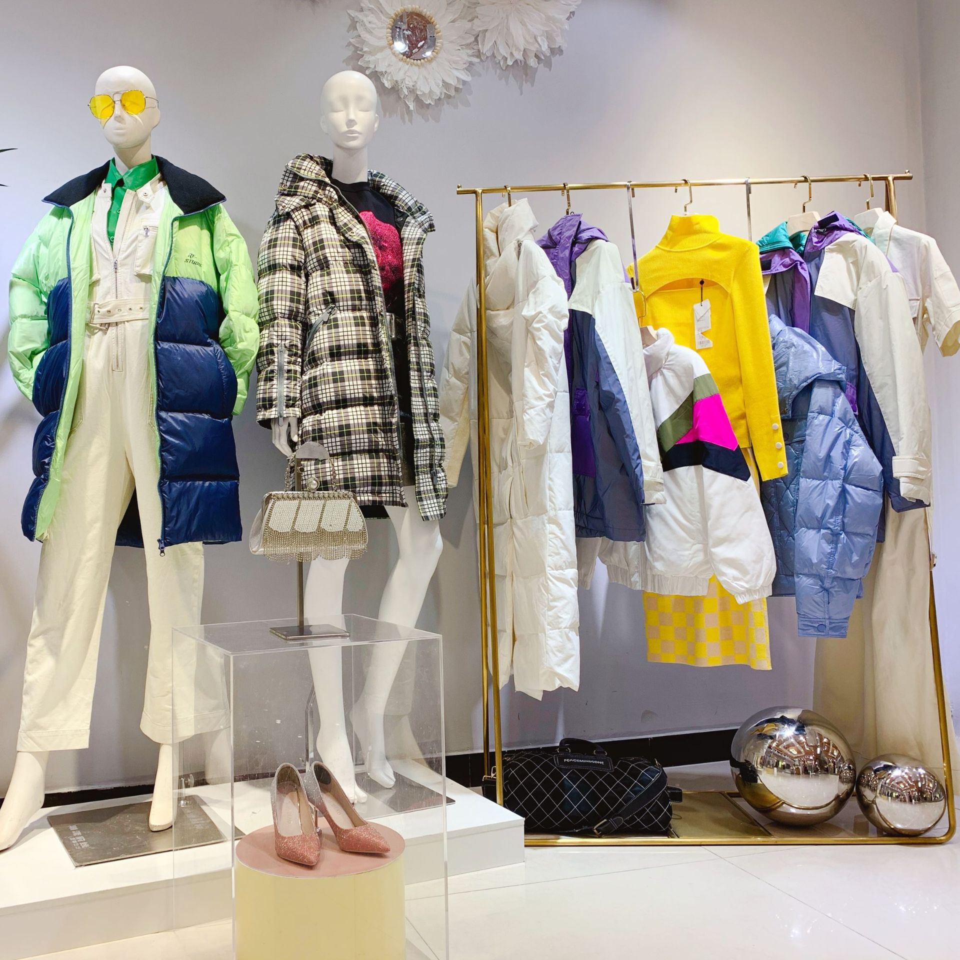 乌丫设计师品牌折扣撤柜女装服装店直播货源衣服大码女装韩版乐町