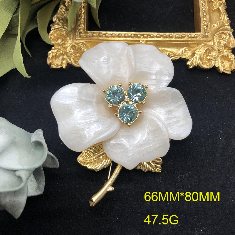 Pastoral Style Earrings Pin White Flower Inlaid Sapphire Antique Style Gold Plated Earrings Ear Clip Brooch Set