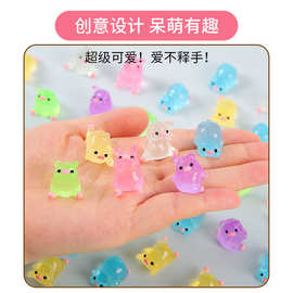 网红夜光粉色小猪仔DIY立体树脂配件奶油胶手机壳饰品玩具批发