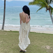 三亚旅行穿搭衣服挂脖露背连衣裙夏季仙女裙拍照海边度假沙滩裙