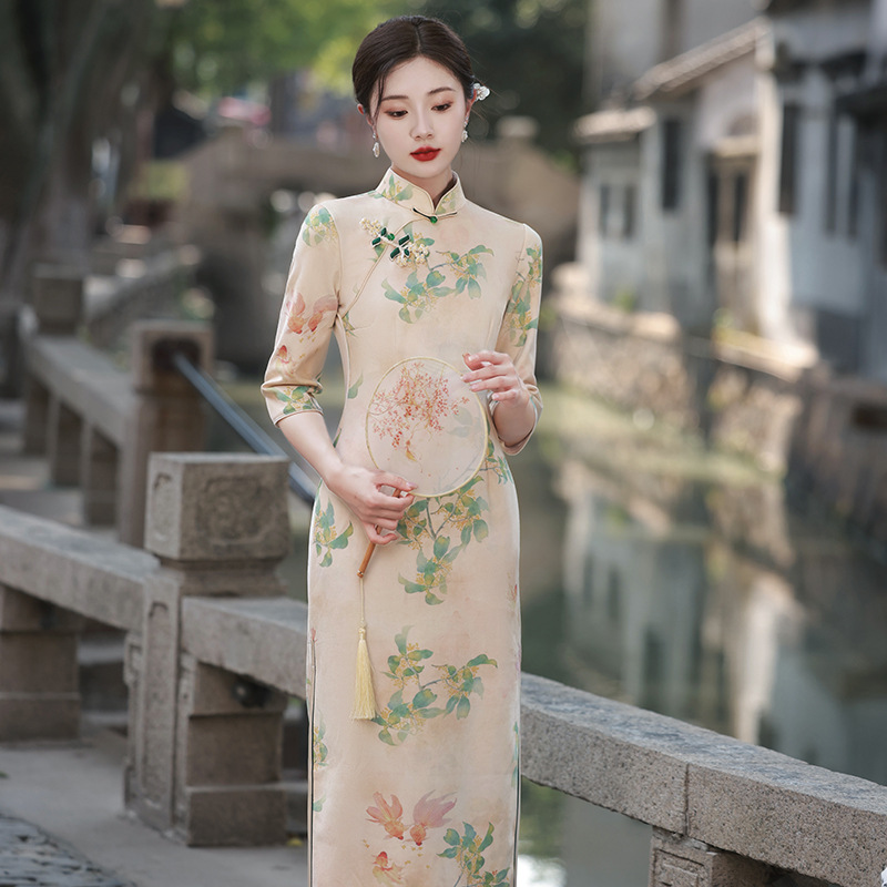 2024春夏新品麂皮绒锦鲤手工扣长款旗袍文艺复古中国风重工旗袍