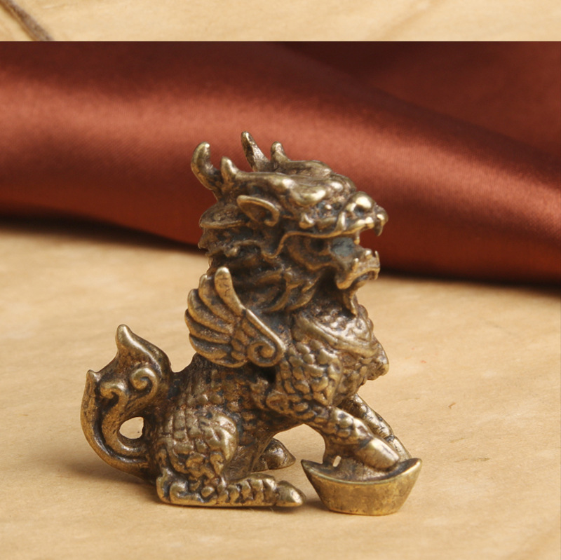 纯黄铜脚踩元宝麒麟桌面摆件招财纳福瑞兽风水摆饰老铜器文玩批发