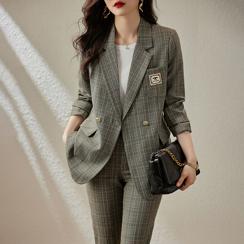 咖啡色格子小西装外套女2023秋装休闲西服套装显瘦小个子网红穿搭