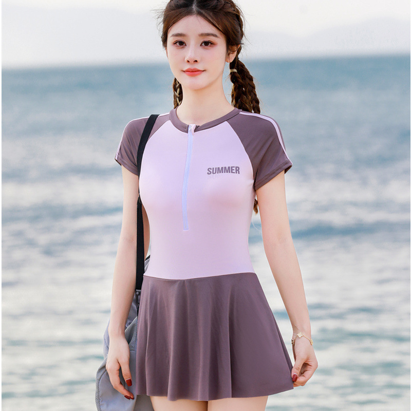 2024新款运动游泳衣女连体平角保守显瘦遮肚学生少女训