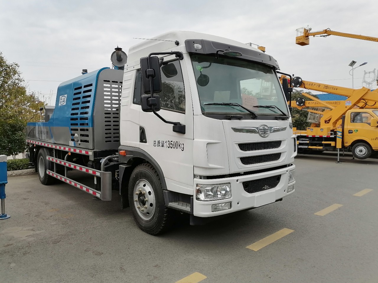 100型拖泵车价格,解放柴油拖泵车厂家阁片,分期付