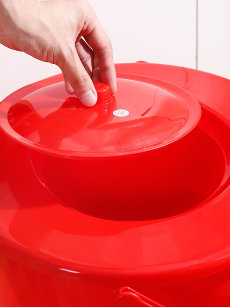 批发红色女坐便桶带盖塑料提手水桶加厚尿桶痰盂婚庆双盖子结婚家