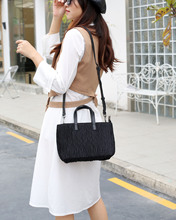 日韩流行新款褶皱小包手提斜挎托特包防水尼龙简约轻便女包购物包