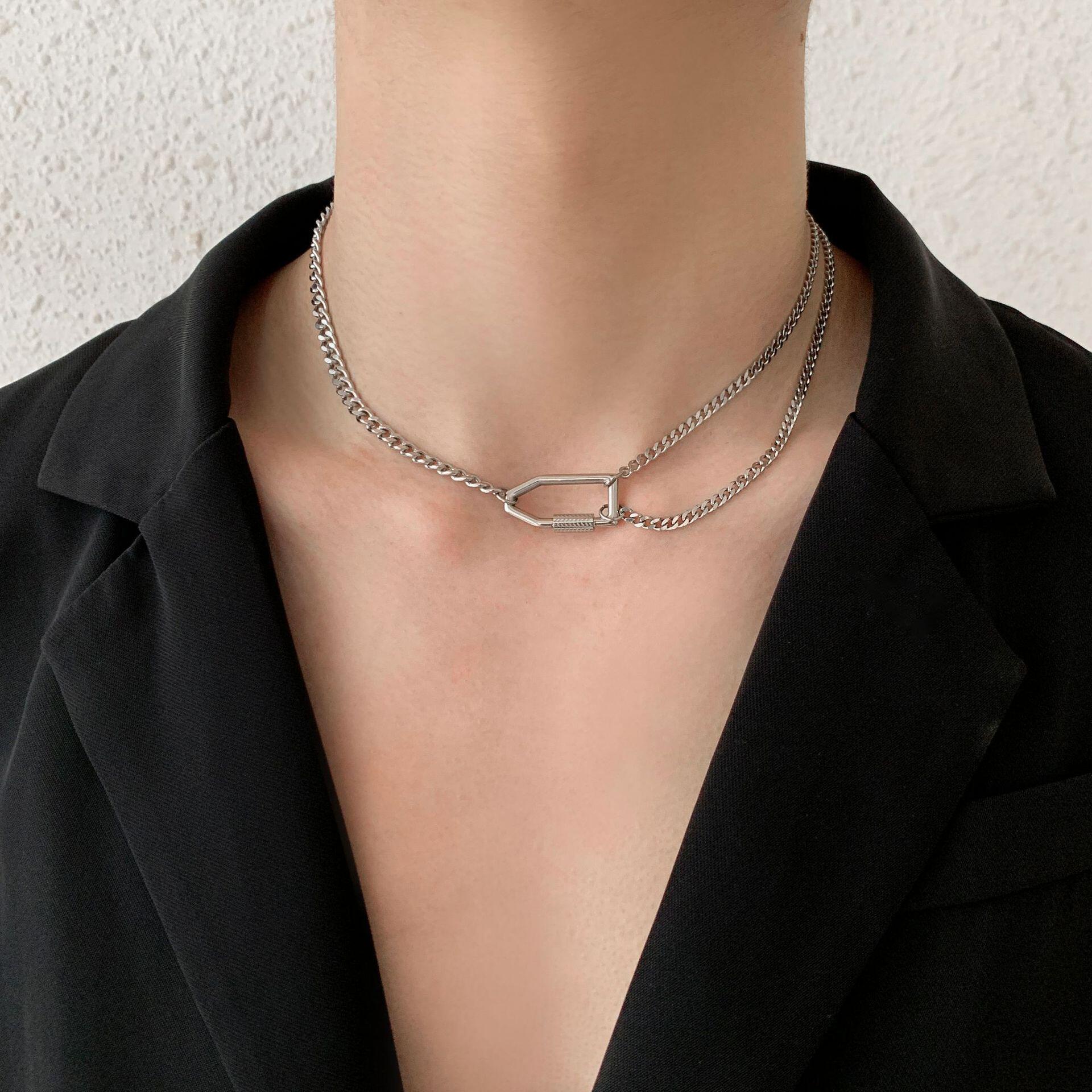 批发高级简约风项链安全扣项链钛钢男小众双层情侣轻奢锁骨颈链