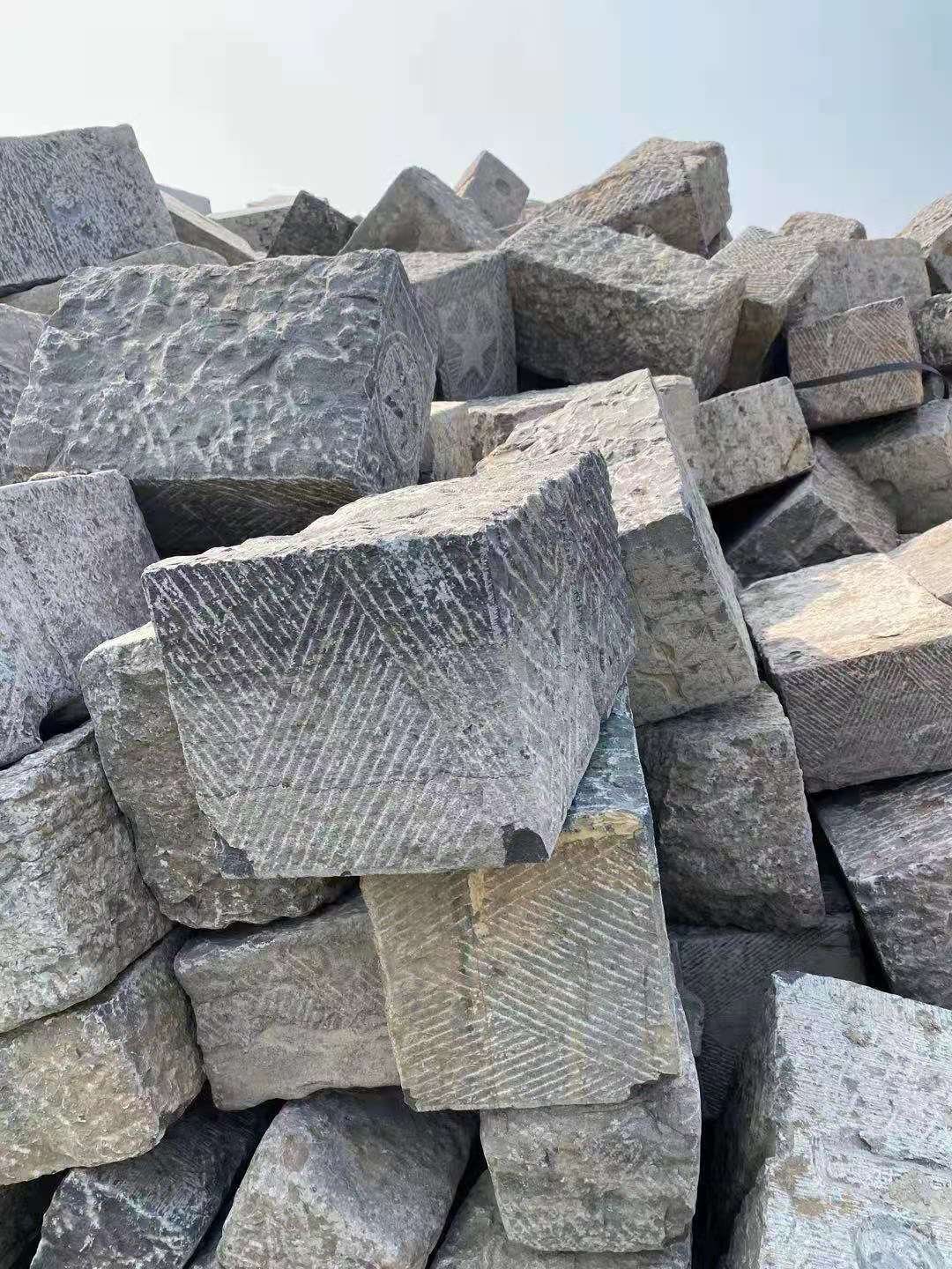 湛江门枕石各规格切割老门枕铺路石锤布石价格欢迎选购-阿里巴巴