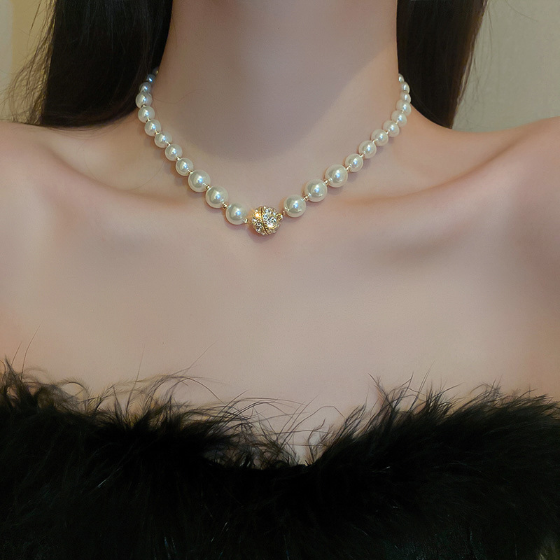 Super Fairy Long Pearl Necklace Trendy Temperament Palace Style Niche Design Clavicle Chain Exquisite Gentle Sweater Chain