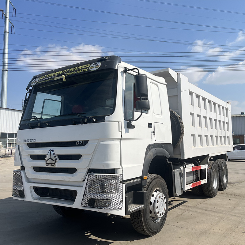 出口二手豪沃土方翻斗车 后八轮渣土运输车 375马力矿用自卸车