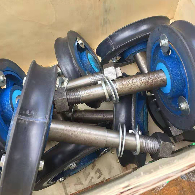 定制猴车配件 煤矿猴车单拖轮 架空乘人索道双托压绳轮现货