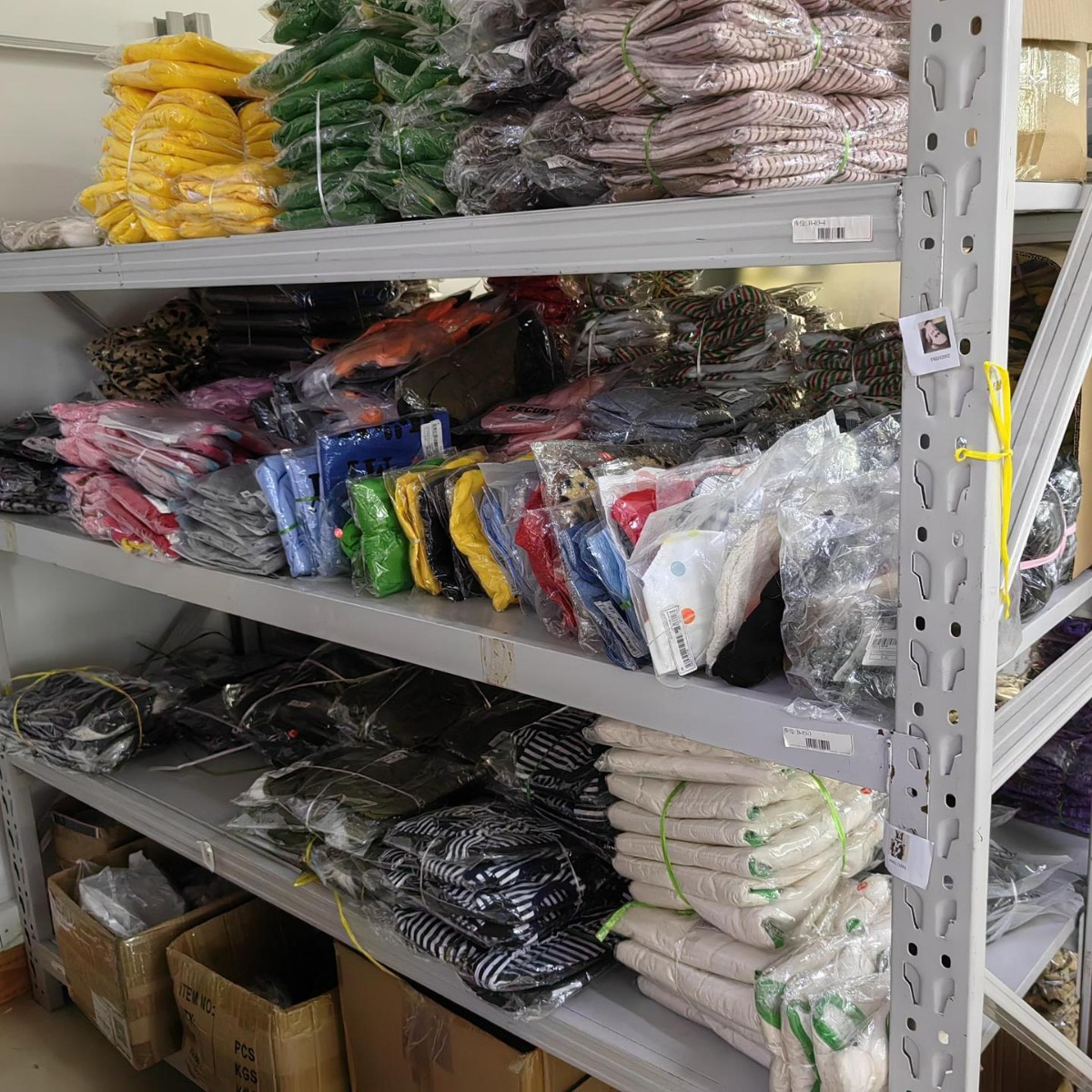 厂家批发断码宠物服装清仓猫猫衣服狗狗衣服20斤内可穿随机发货