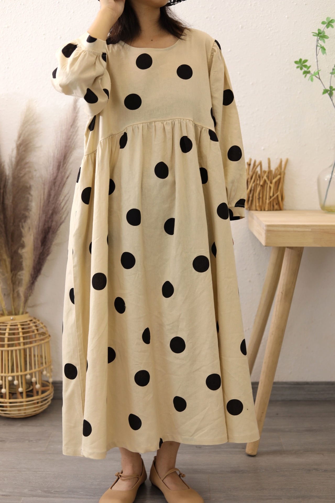 波点圆领复古连衣裙图片