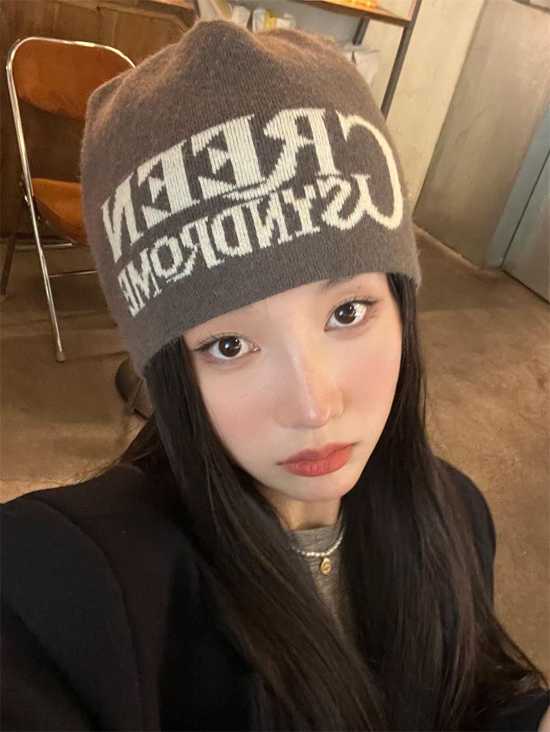 郑佰万 高街女孩秋冬冷帽女字母复古包头帽百搭慵懒针织毛线帽子
