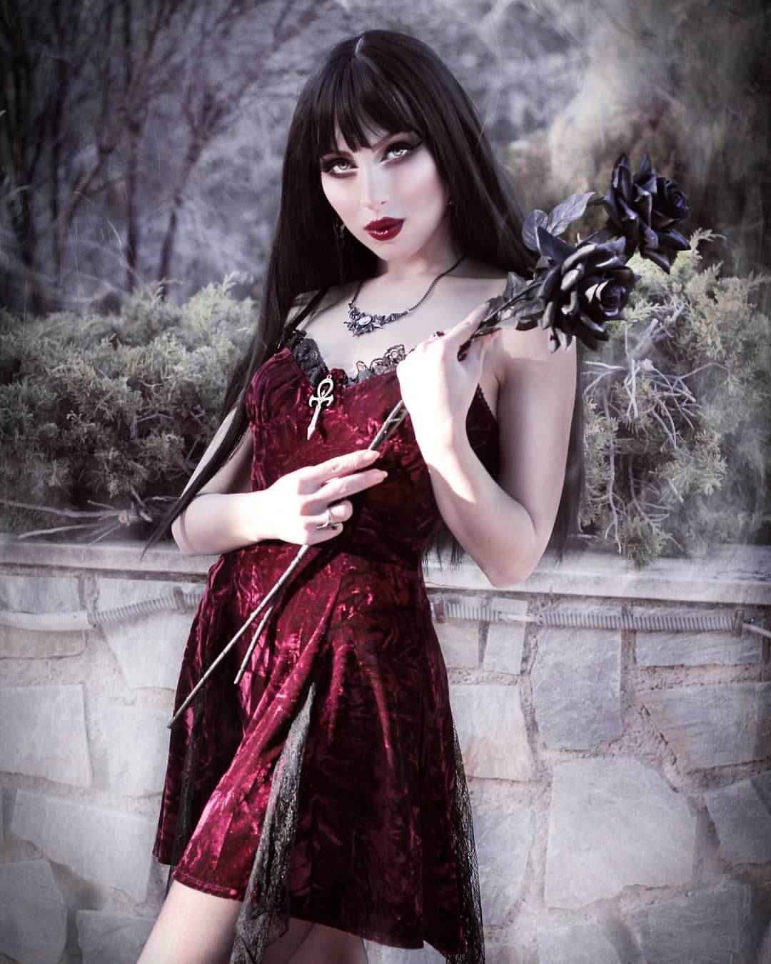 欧美暗黑哥特风性感蕾丝花边胸杯十字架连衣裙金钻绒吊带连衣裙