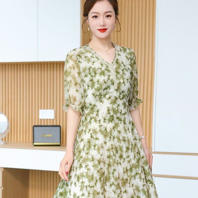 中年妈妈夏季连衣裙洋气高贵2024新款中老年女士夏装短袖气质裙子