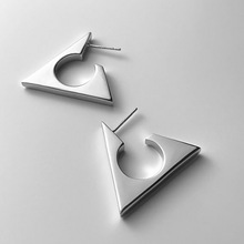 S925银针小众设计感欧美时尚耳圈个性高冷风几何三角形耳环耳饰女