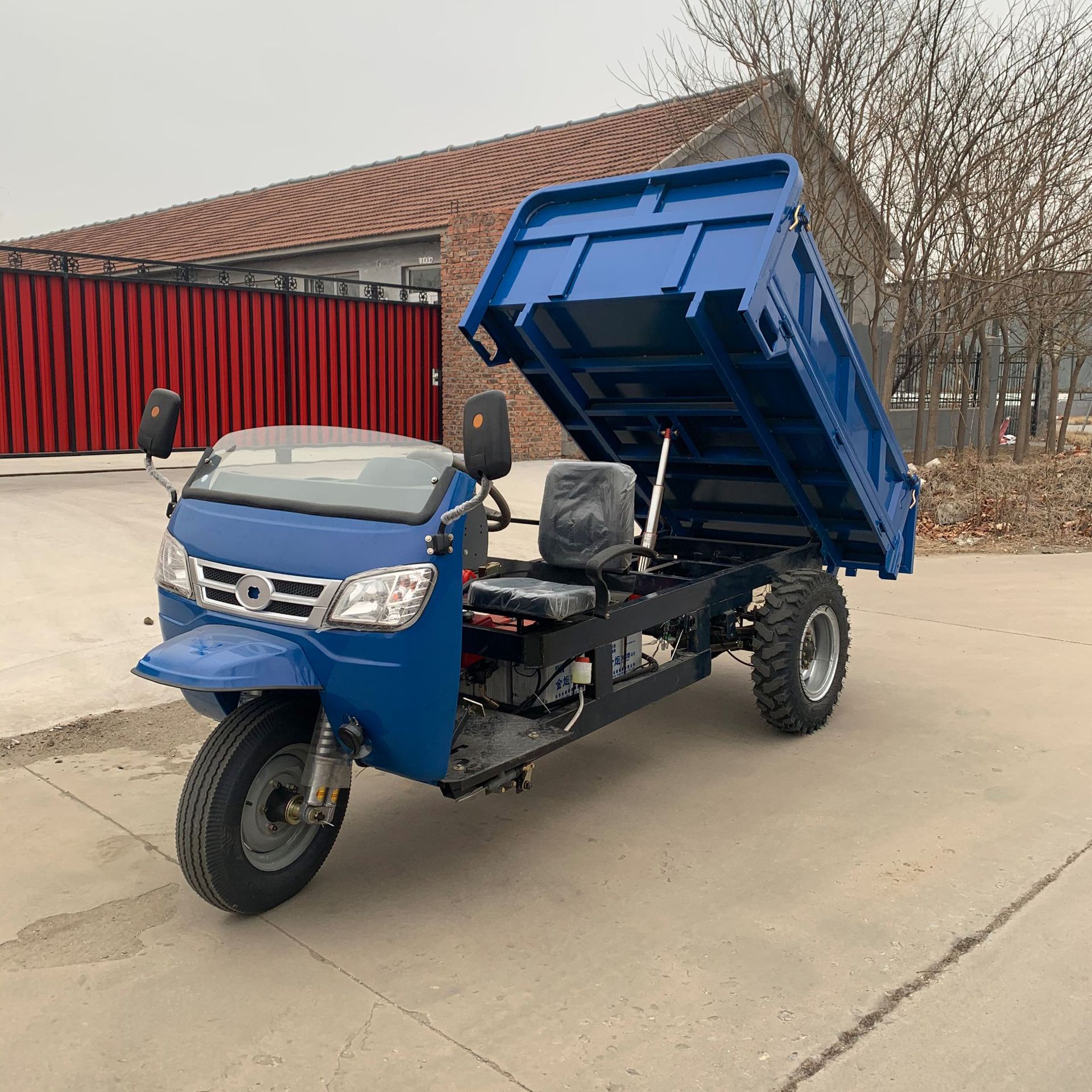 鲁祥供应电动矿用三轮车 工地拉沙拉灰翻斗车 自卸运输电动大三轮