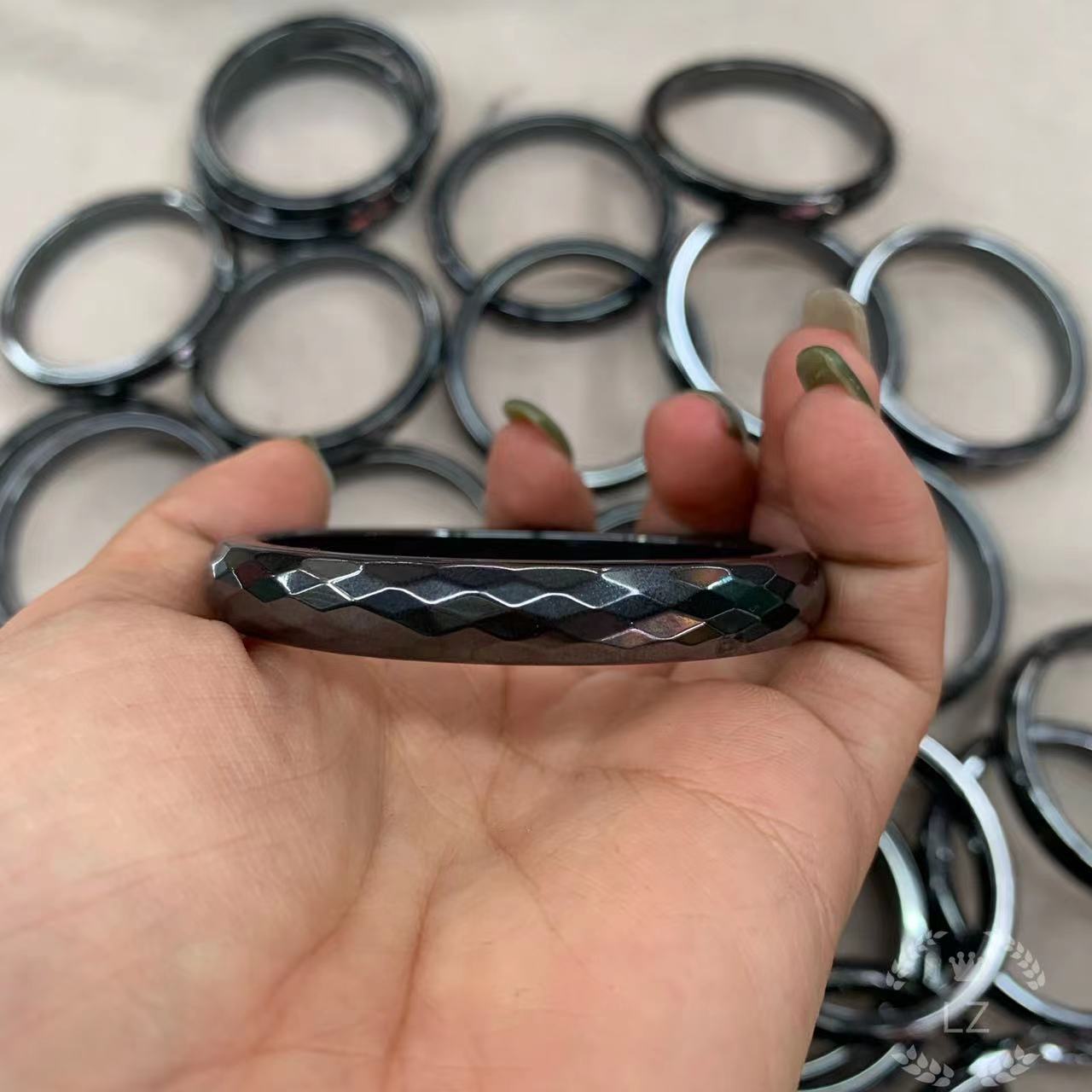 天然太赫兹光面手镯 切面太赫兹手镯 能量石手镯 男女款厂家批发