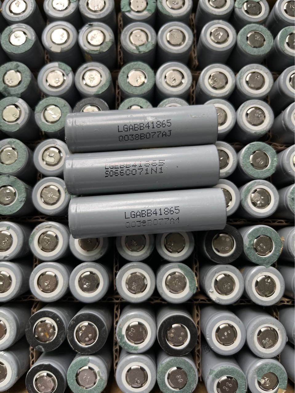 现货供应进口lgb4拆机18650锂电池2600mah-阿里巴巴