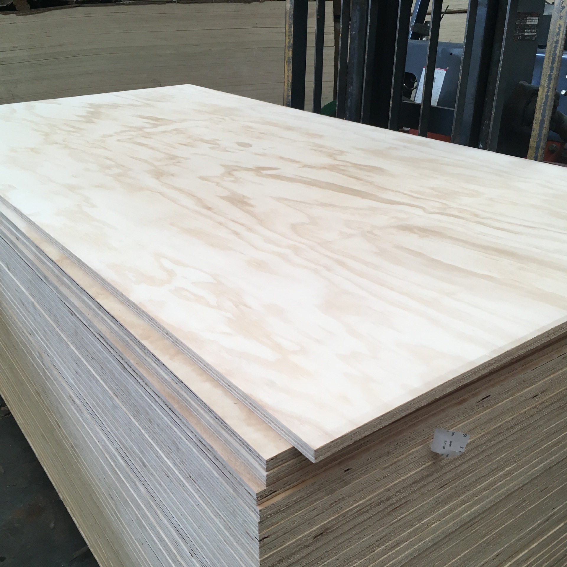 智利松木胶合板芬兰木胶合板