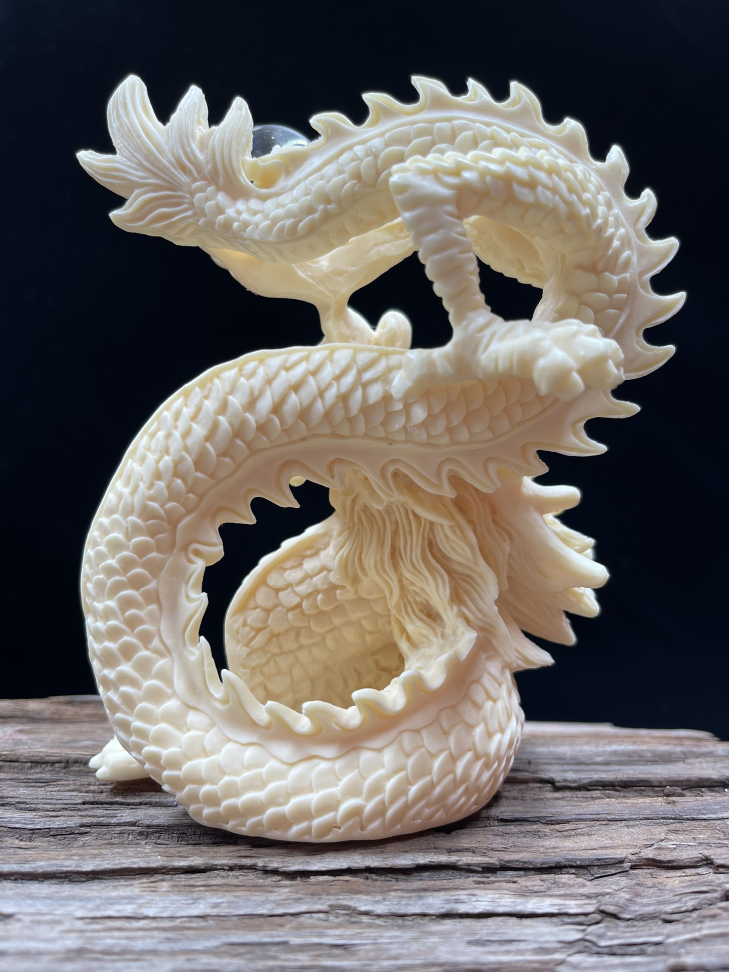 厂家直供象牙果雕刻盘龙戏珠摆件茶宠家居装饰品桌面摆饰工艺礼品