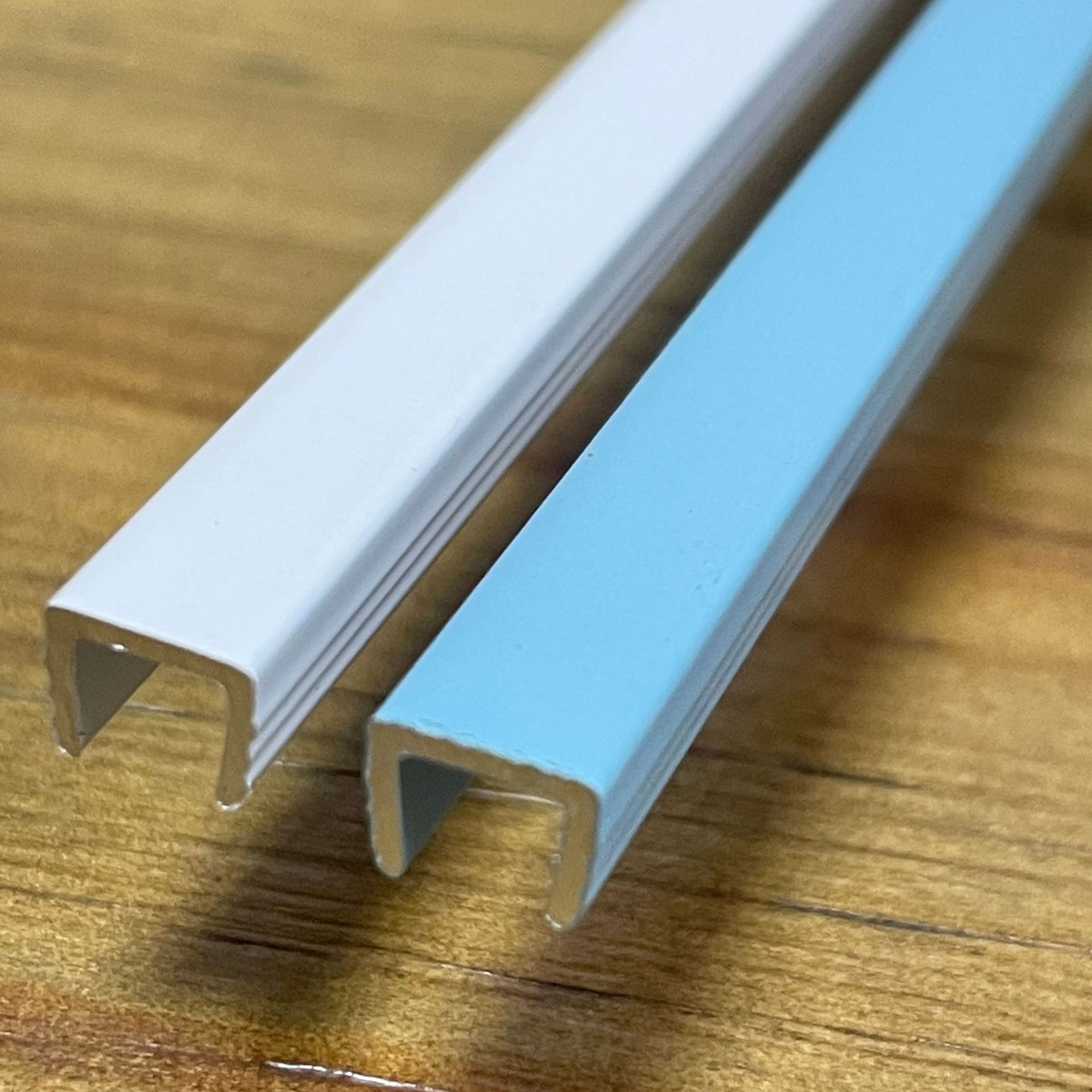 厂家供应温莎蓝u型铝卡条 包边 装饰家具珠光白铝包边 u型槽卡条