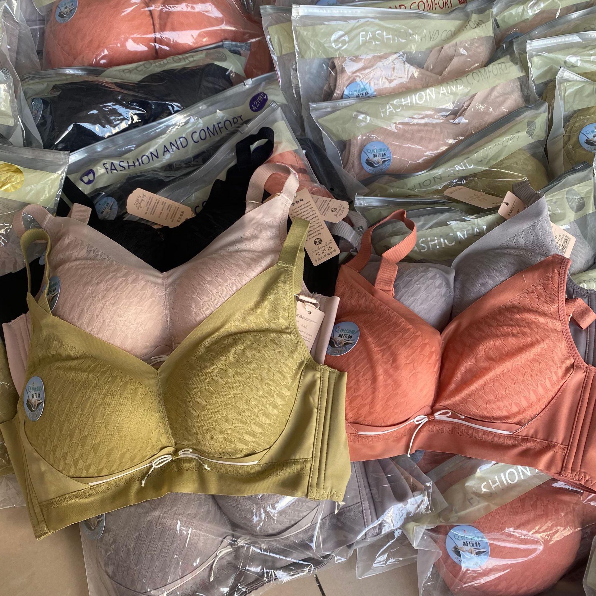 库存尾货内衣  8039# 36-42bc通杯四排薄杯