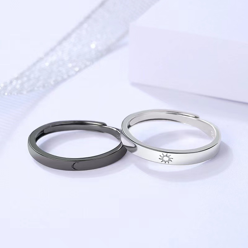 D041 Sun Moon Star Black and White Lovers Ring Lettering Open Rings for Couples Men and Women Korean Style Student Minimalist Girlfriend Gifts