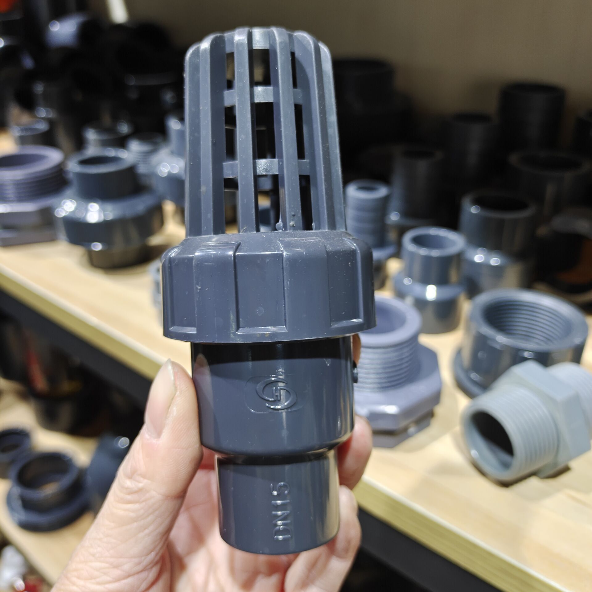 upvc球形底阀水泵止回阀花蓝头塑料水管抽水鱼缸终端止逆阀15-100