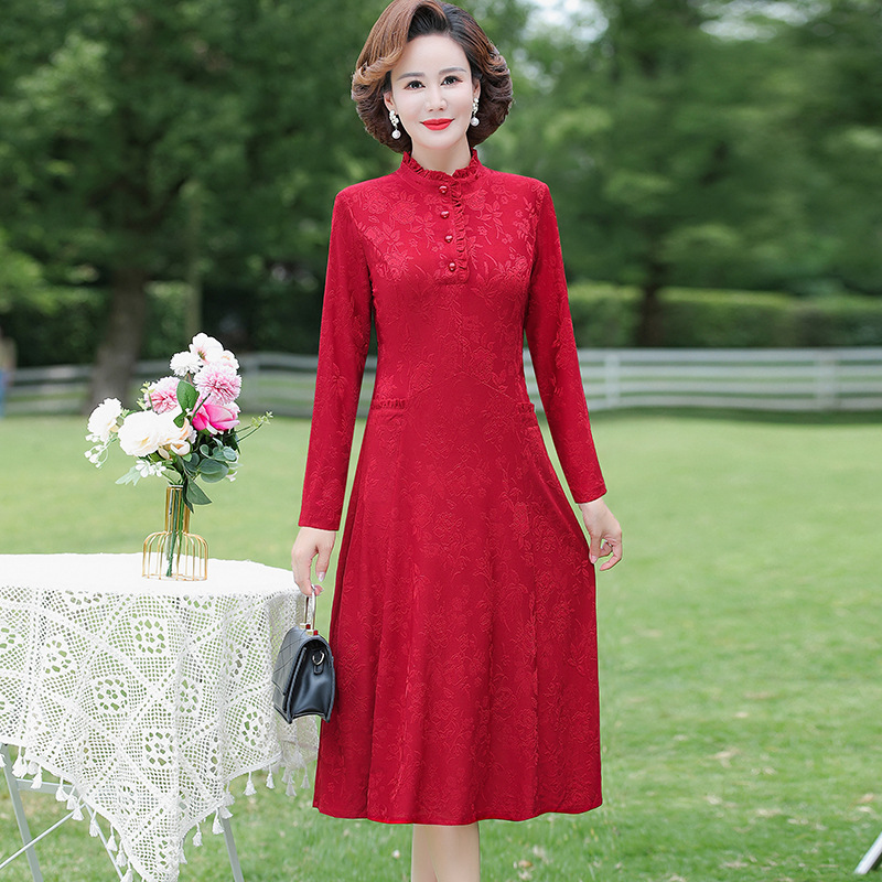 本命年红色24年春装洋气旗袍连衣裙喜庆妈妈中老年女装长款打底衫