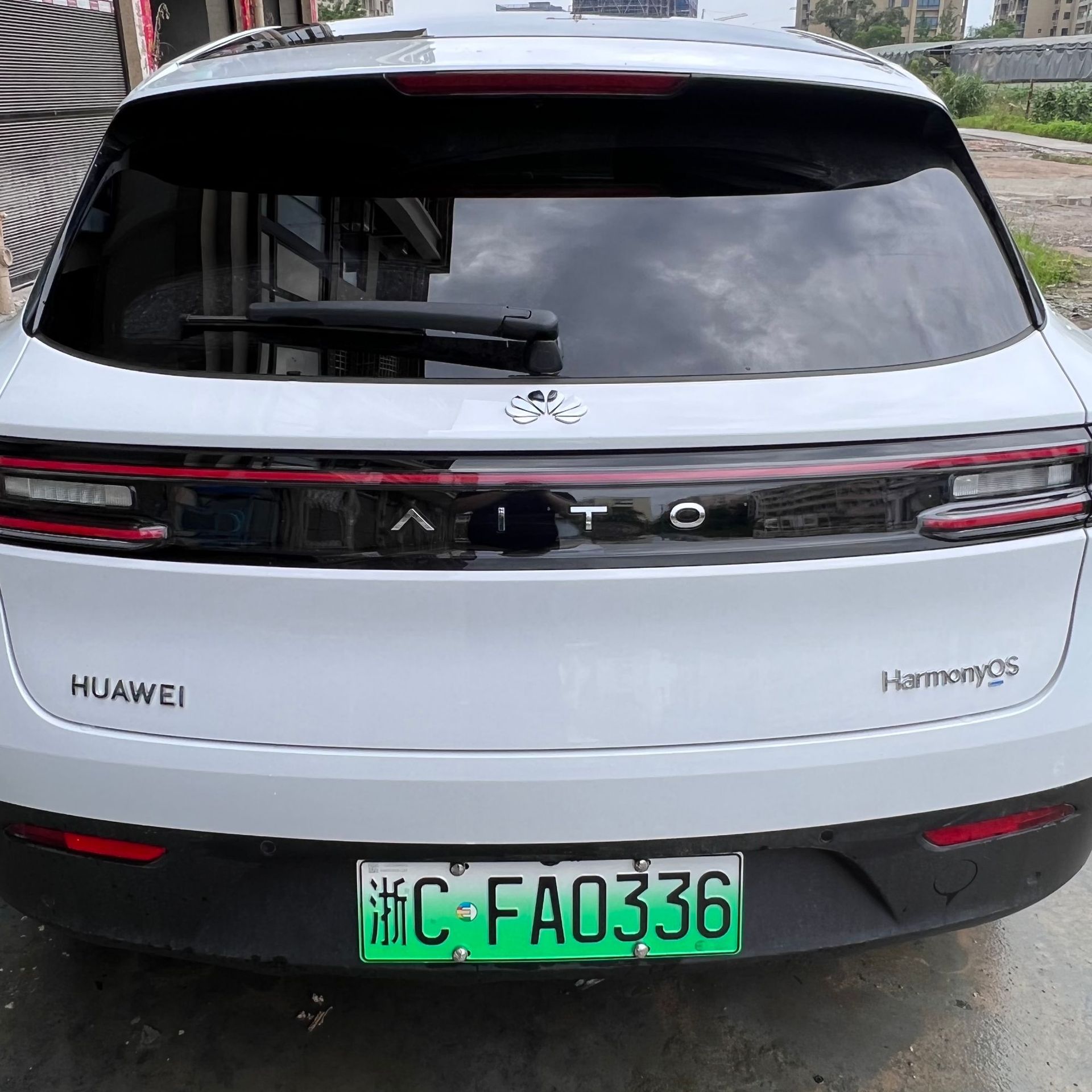 适用于aito问界m5汽车个性装饰车贴花瓣鸿蒙标志后车尾标华为车标