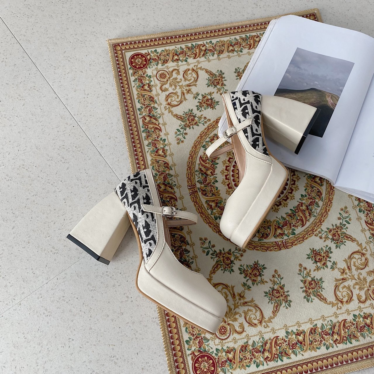 超粗跟高跟鞋女2021新款春夏方头复古玛丽珍好穿夸张小个子增高鞋