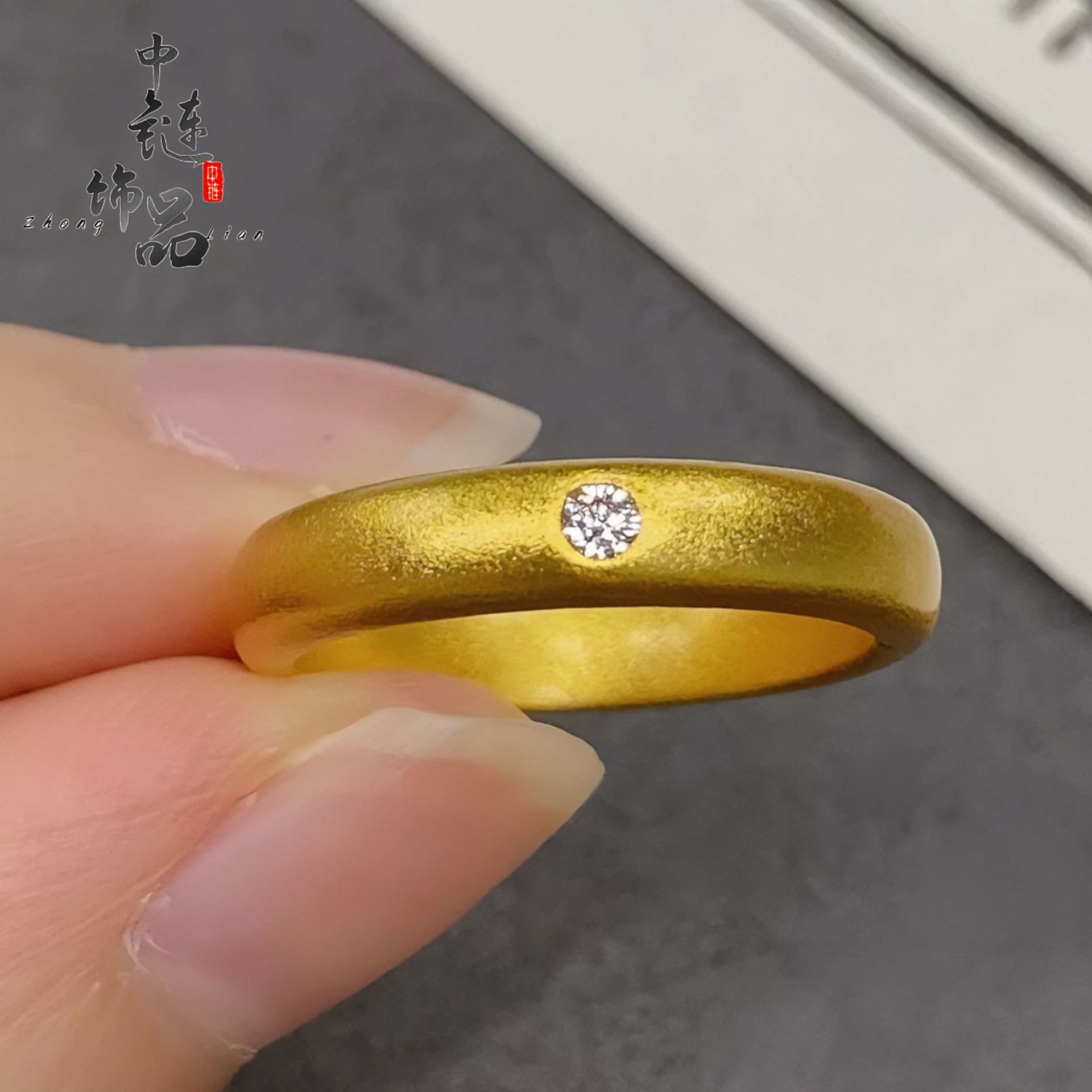 金店同款高保色古法沙金镶钻福盈圆满素圈戒指 国潮风泥鳅背指环