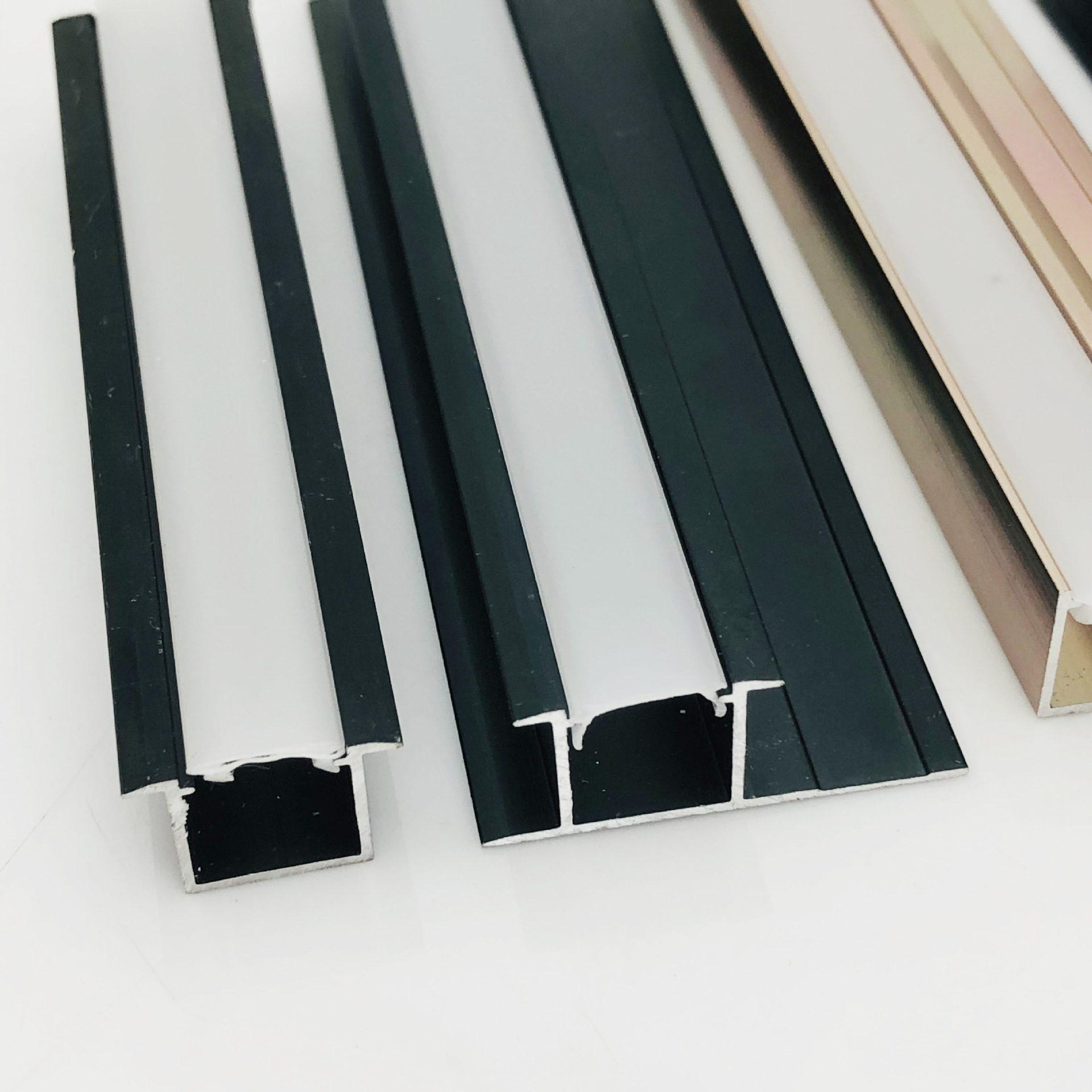 led黑色线条灯铝合金灯槽嵌入式u型灯带铝槽线性灯吊顶线形灯明装