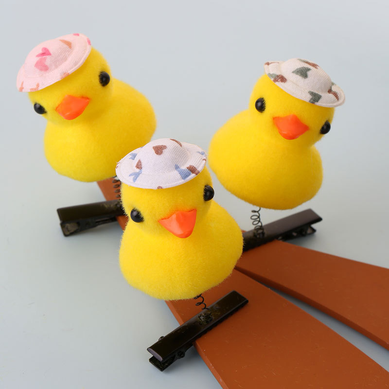 2024 Internet Hot Selling Cute Artifact Barrettes Small Yellow Duck Plush Headdress Spring Hairpin Barrettes Push Supply Wholesale