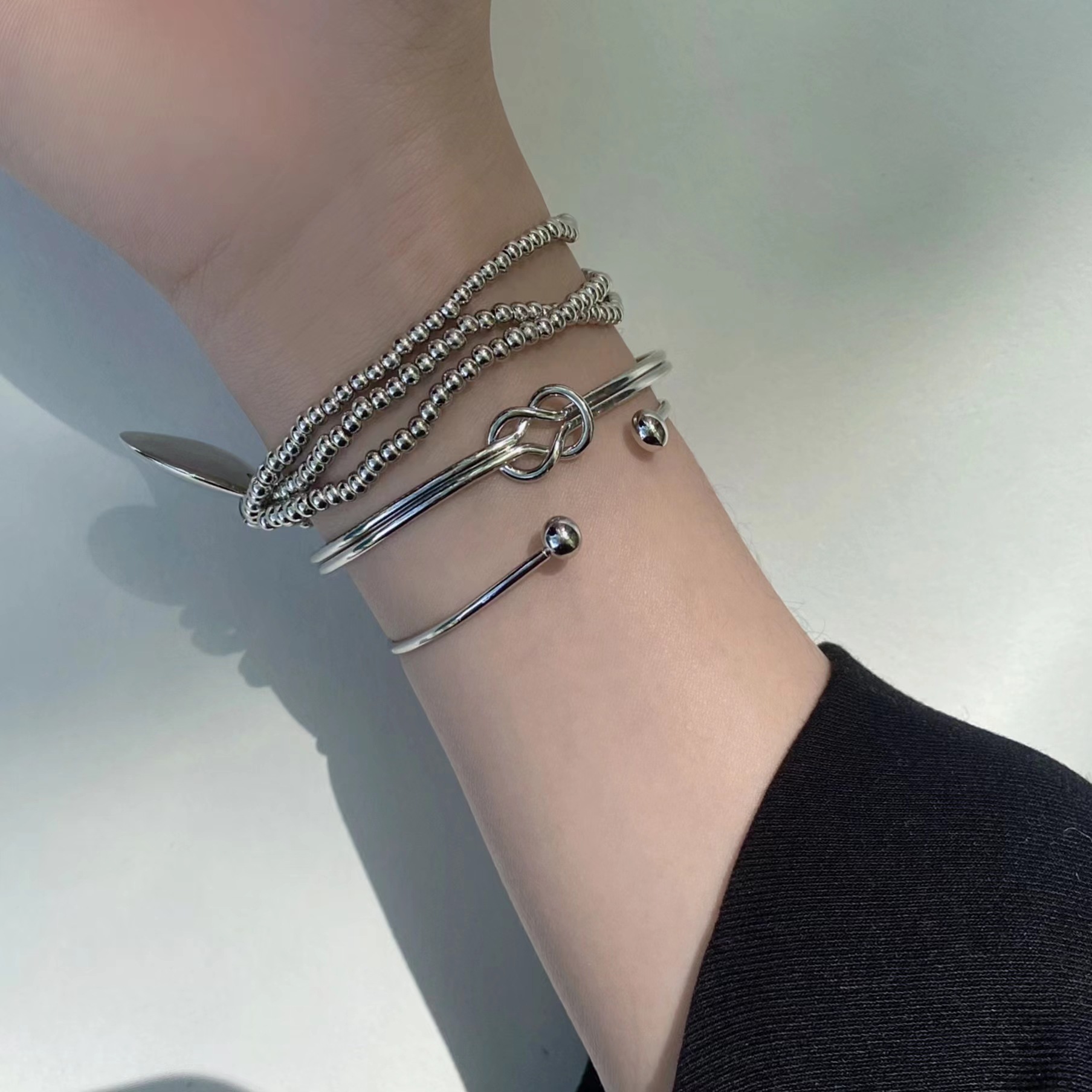 时尚亮银打结八字手镯三件套一件代发跨境米串珠手链女潮流欧美风