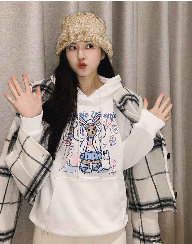 赵露思同款2023兔年小熊刺绣连帽套头显瘦帽衫卫衣女ttmw231101t