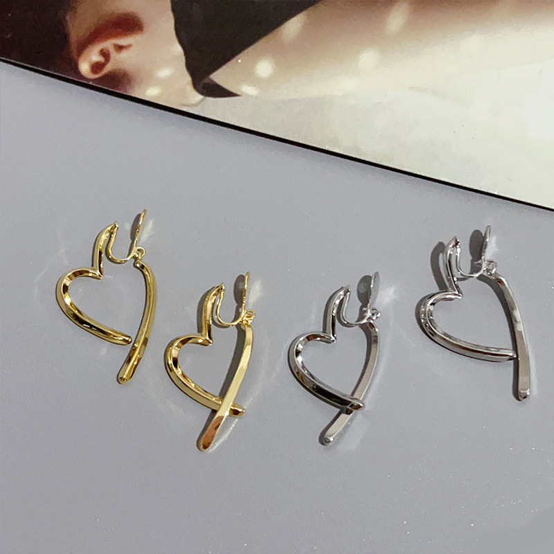 Niche Design Dual-Wear Mosquito Coil Ear Clip Women's New Love Heart Front and Back Cross Stud Earrings Non-Piercing Earrings Wholesale