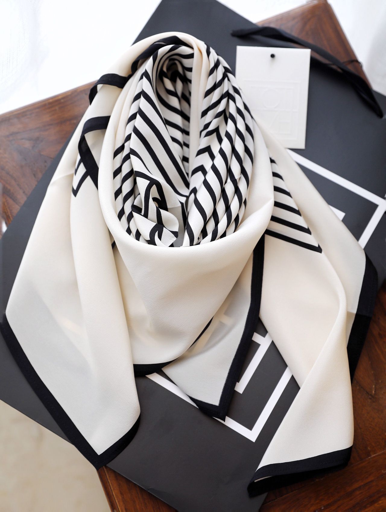 瑞典小众toteme简约黑白条纹90cm双绉真丝丝巾大方巾蚕丝围巾披肩