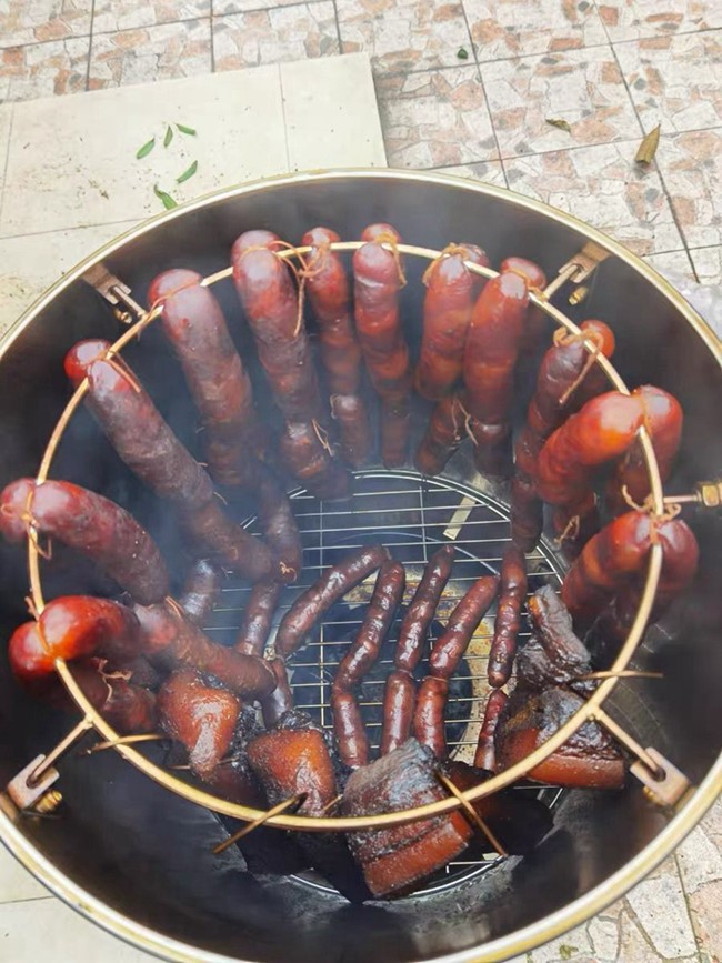 熏腊肉的桶烟熏炉熏肉烧烤架圆形烤串柴火烤肉串bbq铁桶烧烤