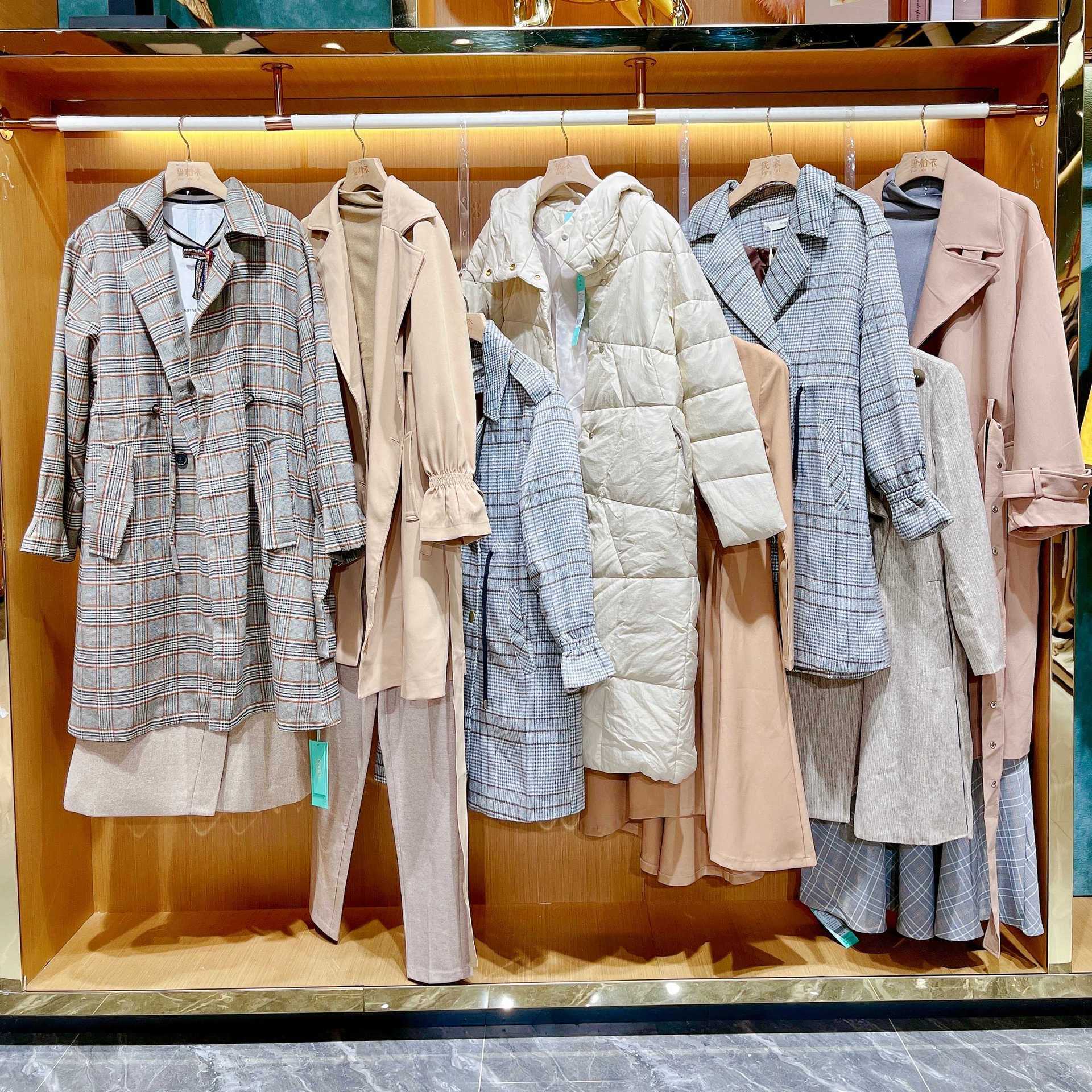 村上春22秋冬女装专柜撤柜杭州四季青女装位或者扣打包尾单供应商