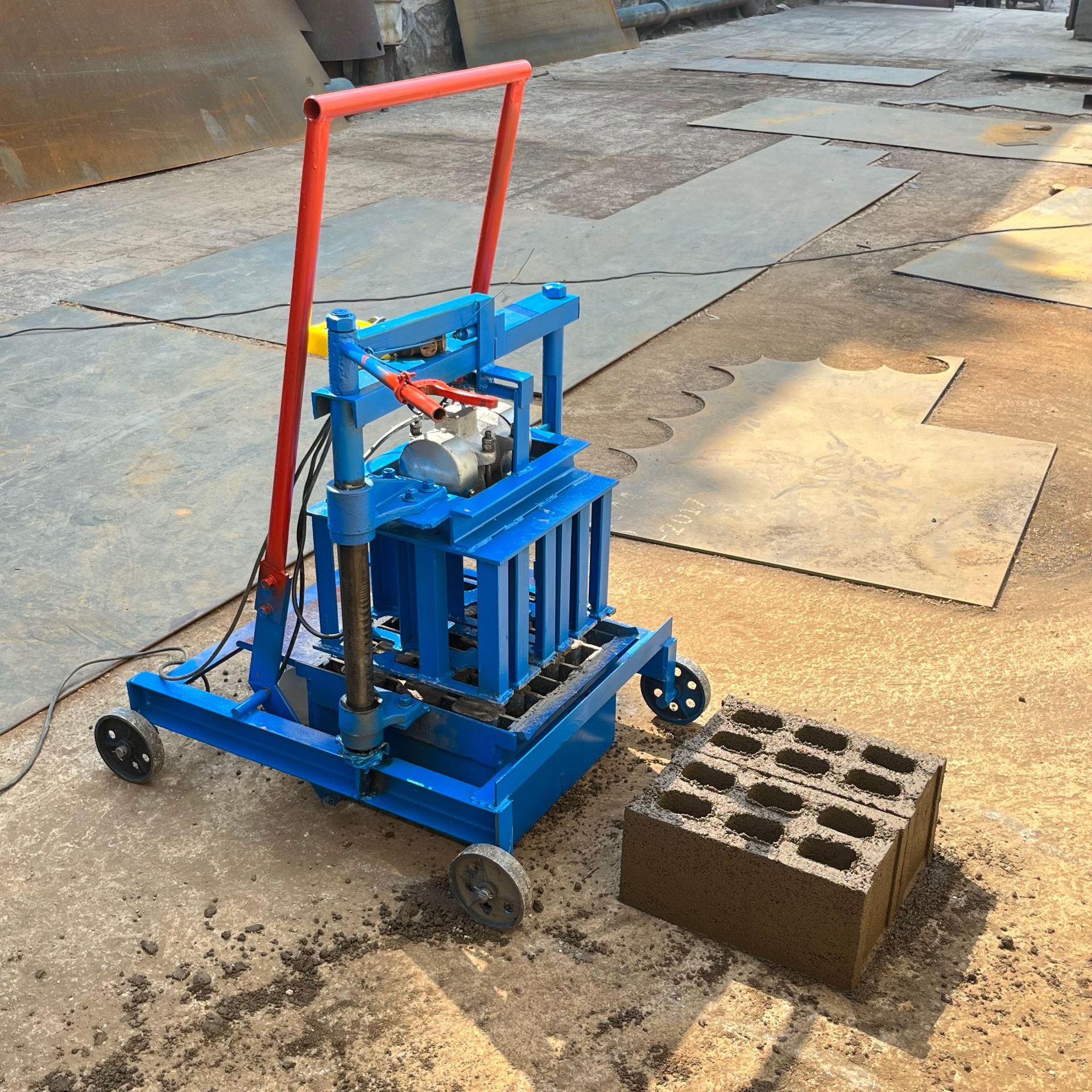 东越生产小型手动家用打砖机移动空心制砖机免托板水泥砌块砖机