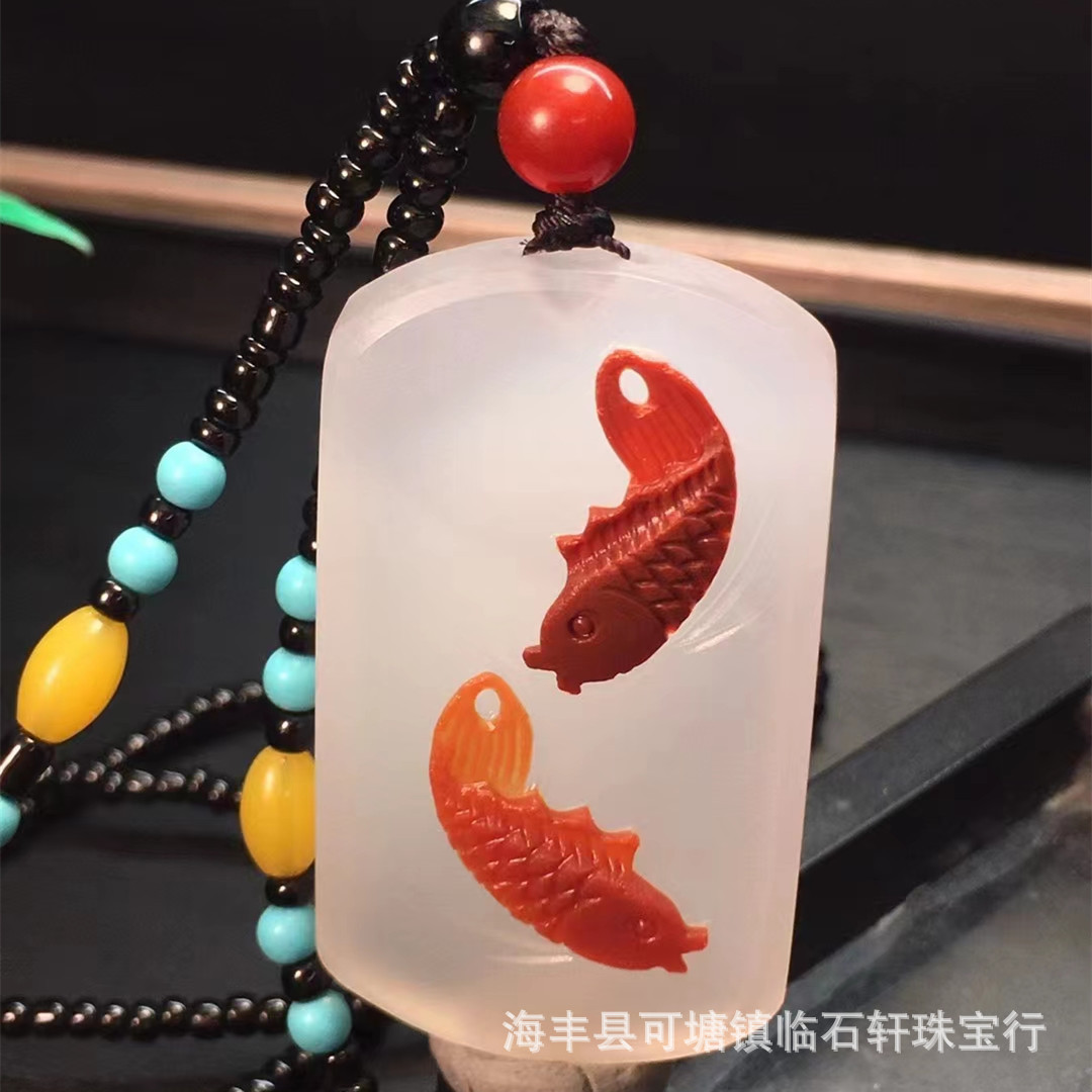 天然荔枝冻俏色年年有鱼雕件吊坠项链颜色漂亮百搭荔枝冻吊坠批发