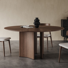 侘寂风实木餐桌椅组合圆形现代简约黑胡桃木圆桌意式极简高端餐台